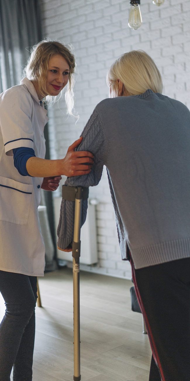 Ayuda-ancianos-sociosanitario